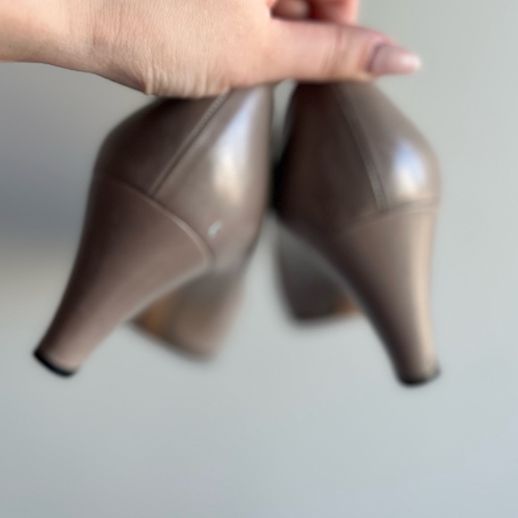 Salvatore Ferragamo Taupe/Gray Leather Pumps - Picture 4 of 5